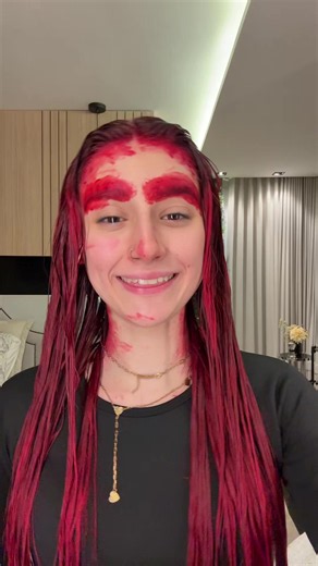 Como saber qual cor de cabelo combina: azul ciano, verde e vermelho