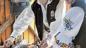 Tradiţii şi cutume.