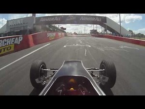 Formula Vee Bathurst 2011 - Final corner crash... "doing a Bradbury"