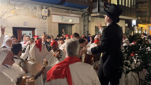 6.6K views · 129 reactions | Here is some singing and antics from a group of Basque men last night in Mundaka. They were part of a group that paraded through the town yesterday afternoon and by night time, they were going around singing and enjoying themselves. Always great to hear people sing and especially when it’s fuelled with a bit of craic and spirit. Have a listen. Text: Michael Fortune | folklore.ie | Facebook