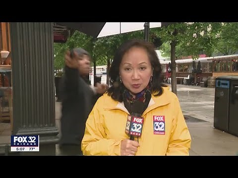 Chicago police believe man pointed gun at FOX 32 crew during live report