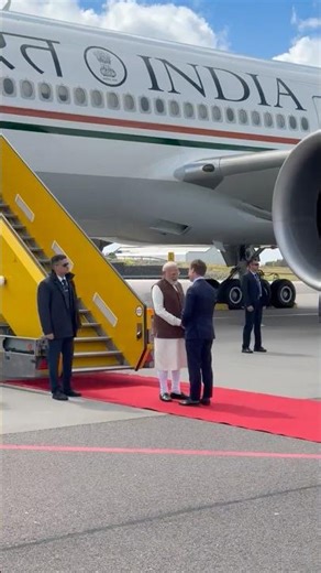 PM Modi was accorded a warm welcome by Swedish PM Ulf Kristersson in Gothenburg | #shorts