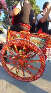 Tarantella messinese sul carretto siciliano, Prima sagra della ricotta a Braidi, Montalbano Elicona #sicilia #sicily #bellasicilia | Bella Sicilia