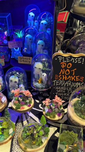 🎨All set up at Katsucon! 💃Stop on by and check out creatures galore at Painting Dragon Feathers at H26 in the Artist Alley, and I’ll be presenting “Devil’s Advocate: How to Write a Good Villain” tomorrow at 12pm. 🐲😈 #katsucon2026 #katsucon #artistalley #artist #author @katsucon_official