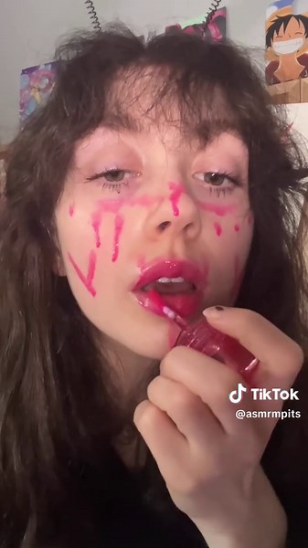 Relaxing ASMR Lipgloss Application Video