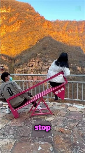 China’s “Tinder Bench” That Slides Couples Together 😄