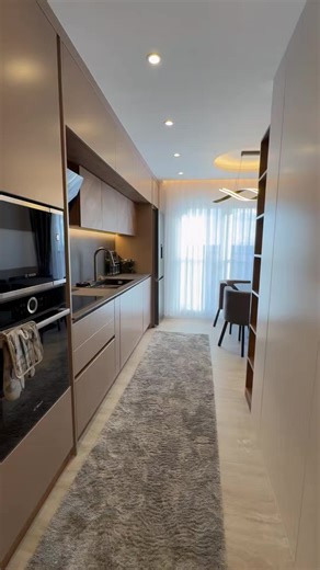 Kuzhinë e Ëmbla - Dizajn Modern dhe Funksional