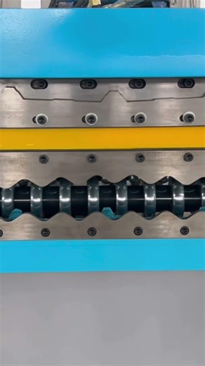 What a beautiful double-layer roofing machine, buddy #machine #rollformingmachine #roll #factory