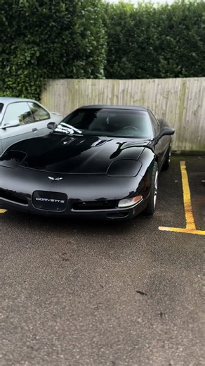 The 2000 Chevrolet Corvette C5 is powered by a 5.7L LS1 V8 engine, producing 345 horsepower and 350 lb-ft of torque. This all-aluminum engine features a 10.1 : 1 compression ratio, overhead valves, and a 346 cubic inch displacement. It was paired with either a 4L60-E automatic or a Borg-Warner T-56 6-speed manual transmission. It has a 0-60 mph speed of approximately 4.5 to 4.9 seconds and has a top speed of 170-175 mph. #corvette #c5 #carmeets #carspotters #fyp