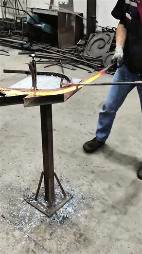 AMAZING HAND BENDING TECHNIQUES FOR HOT METAL WORK! 😲 | WATCH THIS