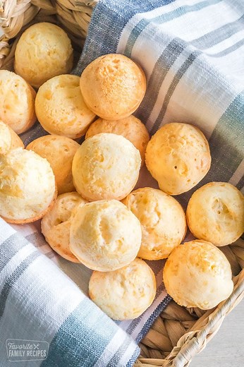 Brazilian Cheese Bread (Pão De Queijo)