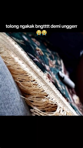 Nyanyi Bareng Teman dengan Suara Lucu