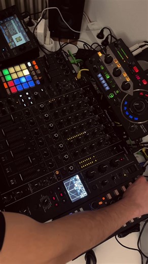 DJ Tech Setup: Pioneer RMX-1000