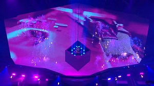 1.8M views · 95K reactions | Alok, el Dj y productor brasileño participó en la ceremonia de apertura del campeonato mundial de #FreeFire, donde además de esto, salió caracterizado con el atuendo que utiliza su personaje dentro del juego, el cual lleva su mismo nombre: #Alok ✨ - Sigan nuestra playlist en Spotify familia: https://spoti.fi/2ZG3jRS | Holy Beat | Facebook