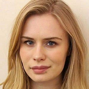 Lex Croucher Boyfriend 2026: Dating History & Exes - CelebsCouples