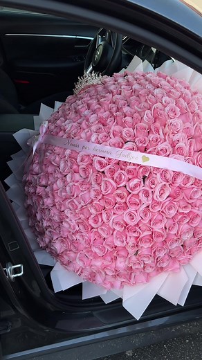 Cómo hacer un ramo de 450 rosas en 1 minuto