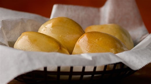 Leftover Texas Roadhouse rolls turn into the ultimate comfort meal with just one ingredient