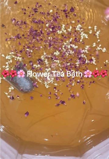 Cape banget, pas buat mandi rempah biar rilex dan anget, tapi karena cape banget, bikin versi simple nya aja. Jadi kaya mandi teh bunga ya! #teabath #mandirempah #mandibunga #relaxing #calming