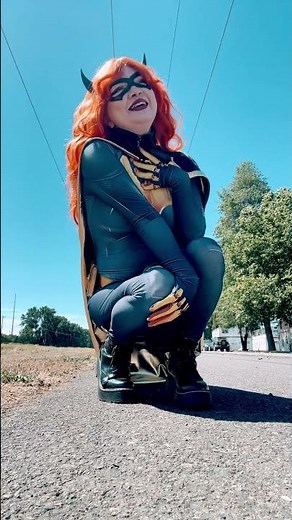 *cheers* #cosplay #batman #batgirl #barbragordon