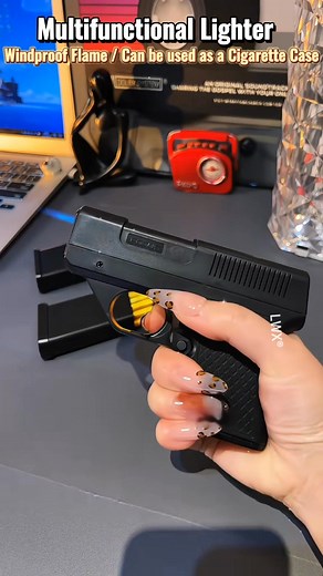 Ich wette, du hast noch nie ein so cooles Feuerzeug gesehen! 😎 💪Ein Must-Have für Männer! Mit der Katzenpistole und dem knackigen Zündgeräusch 🔥 wirst du der Mittelpunkt der Aufmerksamkeit sein! 🎉 ✨Ausgestattet mit einer windfesten, roten Hochdruckflamme 🔥 für schnelles und effizientes Anzünden. Das integrierte Flammenregulierungsventil 🎛und die Nachfüllöffnung ermöglichen eine einfache Einstellung der Flammengröße. 📦 mit cooler Hülle 😎, bereit, deine Leidenschaft für Abenteuer zu entfac