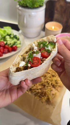 Schnelles Pita-Rezept mit Tahini-Soße und Tofu