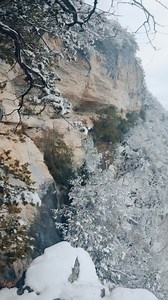 Incredible snowy views over the Buffalo National River this morning (01/10/25) from the Goat Trail along Big Bluff ❄️ | Buffalo Outdoor Center