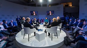 Moderator Adalah Pemimpin Acara dalam Diskusi, Simak Peranannya