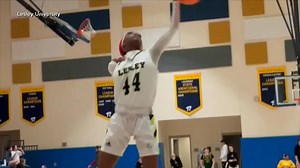 1-armed basketball player makes history