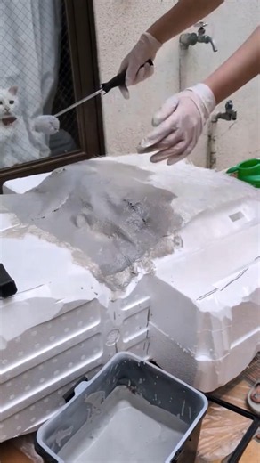FRP作業の様子＋猫 #猫 #cat #frp
