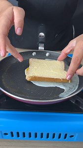 Cover the egg with bread and make this delicious breakfast | Delicious Cooking Recipes