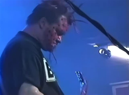 -NuMetalForever- on Instagram: "//Mudvayne performing “Dig” at the “Super Toad Entertainment Center” in Des Moines, Iowa on January, 1st, 2000!// #mudvayne #metal #numetal"