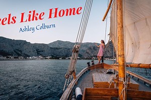 Ashley Colburn snimila country hit o Hrvatskoj, na YouTubeu osvanuo spot u kojem se vide zgodni momci, splitski pazar ali i janjci na žaru