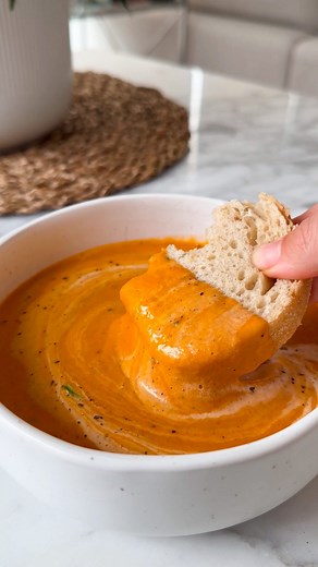 Jamie Milne on Instagram: "fall is basically here, which means warm & cozy recipes like this 7 vegetable soup that’s honestly one of my favorites 🫶 it’s also a feel-good recipe that I’ve been enjoying since I’ve been on this journey post endo & ovarian cyst removal surgery! find the recipe below, enjoy xx Creamy Vegetable Soup Serves 4 Ingredients 6 roma tomatoes, halved 4 carrots, peeled and halved 1 red pepper, cut into quarters 1 white onion, halved 2 garlic bulbs 1 yellow zucchini, sliced 1