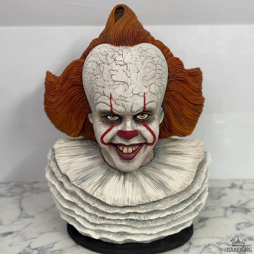 712K views · 14K reactions | This Pennywise cake feels like it’s staring into your soul  | The BakeKing | Facebook