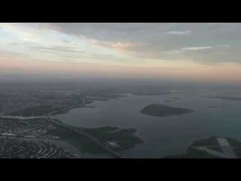 COCKPIT VIEW OF LANDING AT NEW YORK KENNEDY JFK AIRPORT RWY 13L
