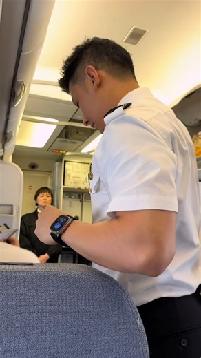 mr1985 on Instagram: "tiếp viên hãng China Air 🥰🥰🥰 #AviationBOYS #traihangkhong #traitiepvienhangkhong"