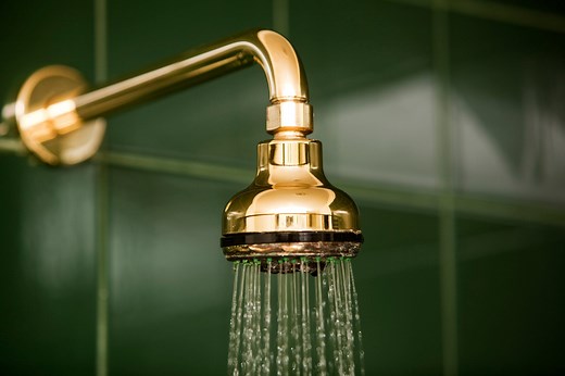 Are Golden Showers Safe? Experts Explain How To Practice This Kink Responsibly