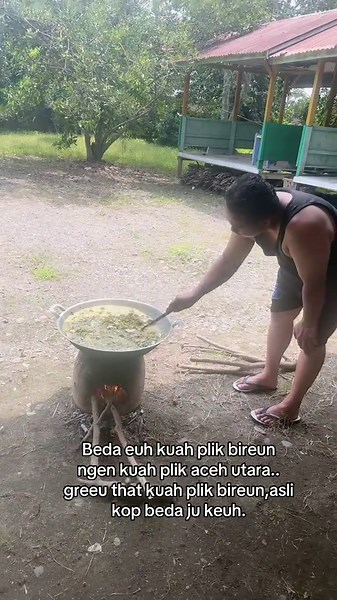 Jai ju sayuran nye kuah plik bireun dumpu on jilop lam kuah. Nye aceh laen kiban ile kuah plik jih pu laen yg beda