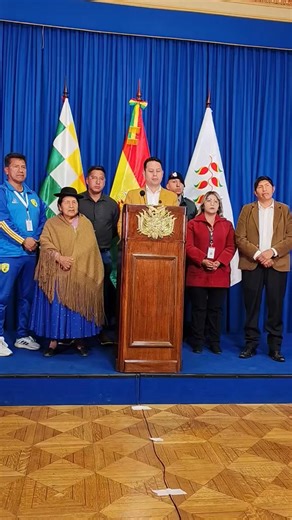 🛑 𝐋𝐀𝐑𝐀 𝐋𝐈𝐃𝐄𝐑𝐀 𝐈𝐍𝐈𝐂𝐈𝐀𝐓𝐈𝐕𝐀 𝐋𝐄𝐆𝐈𝐒𝐋𝐀𝐓𝐈𝐕𝐀 𝐂𝐎𝐍𝐓𝐑𝐀 𝐃𝐄𝐂𝐑𝐄𝐓𝐎𝐒 𝟓𝟓𝟎𝟑 𝐘 𝟓𝟓𝟏𝟓 𝐏𝐎𝐑 𝐕𝐔𝐋𝐍𝐄𝐑𝐀𝐂𝐈Ó𝐍 𝐂𝐎𝐍𝐒𝐓𝐈𝐓𝐔𝐂𝐈𝐎𝐍𝐀𝐋. El vicepresidente Edmand Lara anunció que él y otros legisladores tienen un proyecto de ley para eliminar artículos inconstitucionales de los decretos 5503 y 5515, sin buscar su anulación total. Lara expresó que actúan como ciudadanos preocupados por las protestas del pueblo. El proyecto busca devolver el rol a la Asamb