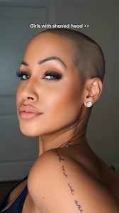 Girls with short haircuts do it better 🌹🫰🏻 | Lis Goldhartt