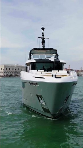 Luxury Super Yachts - Custom Line Navetta 38, elegance and sustainable comfort - Ferretti Group