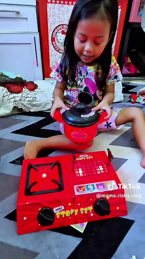 Main Masak-Masakan Seru Bersama Mama Riska dan Elsa