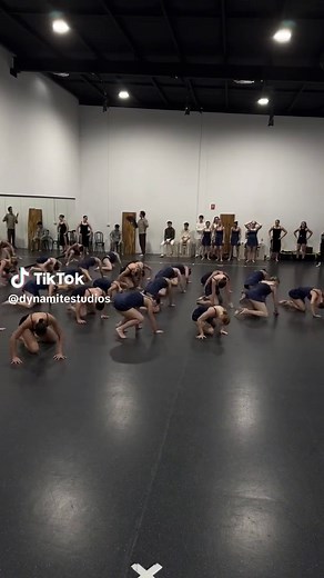 Stunning Contemporary Dance Choreography to Shawn Mendes' Mercy