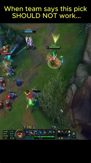 Single-handedly destroyes the bot lane #rengar