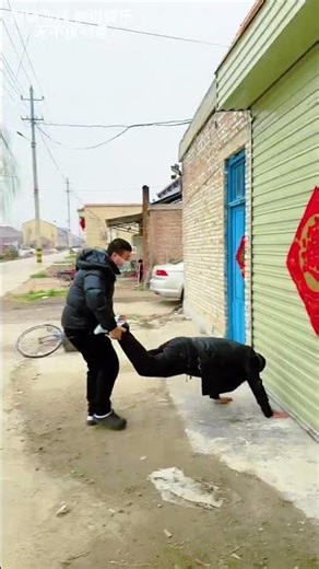 China's Hilarious Rural Life: Doujia Assistant's Comical Jokes