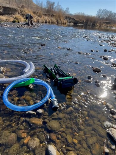 Primera prueba de nuevo draga eléctrica de oro