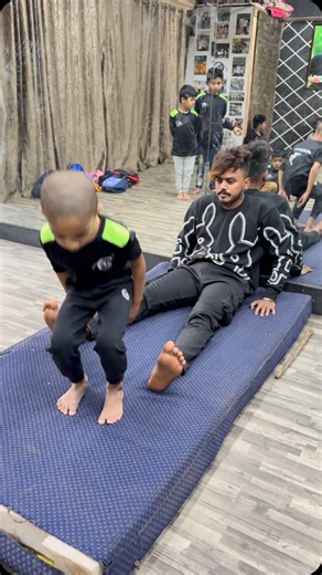 Çhandü Pallu on Instagram: "CSDA NEW ONE ❤️ . . #kananda #kannadamusically #kannada #kannadareels❤️ #kannadamusically #kannadamemes #kannadamemes #trendingsong❤️ #fashiontrends #trening #reelsviral #virals #explorepage✨ #trend #happy #plzsupport #plz #1m #view #plz #trending #virals #trendy #trend"