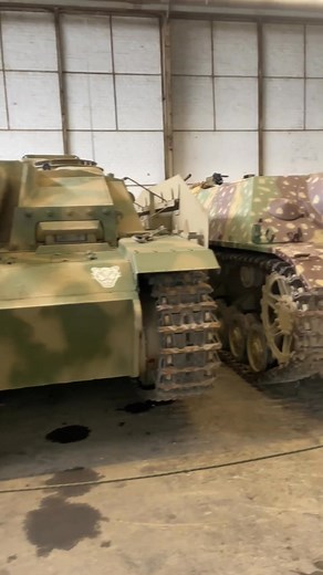 Deutsche Fahrzeuge des 2. Weltkrieges im schweizerischen Militärmuseum Full - Sd. Kfz 251, Sturmgeschütz III und Jagdpanzer IV. #panzer #history | WEINconcepts