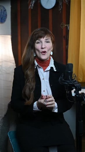 LuneDelachance ✨️ | Coach Voix & Charisme | on Instagram: "Testez votre articulation avec ces virelangues Les virelangues sont un excellent outil pour améliorer l’articulation, la précision et la vitesse de parole. En les répétant de plus en plus vite, vous entraînez votre bouche, votre langue et votre coordination vocale. L’objectif n’est pas d’aller vite à tout prix, mais de rester clair, net et fluide, même sous pression. Je suis Lune Delachance, votre coach en communication, et je vous aide 