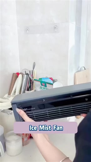 Kompakte Eisnebel-Mini-Klimaanlage – Flexibel aufstellen oder an die Wand befestigen, ideal für Küche, Büro & Schlafzimmer.
